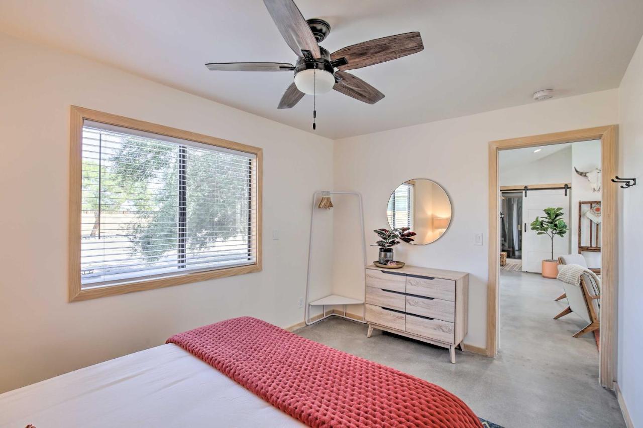 Modern With Fire Pit And Bbq! * Joshua Tree